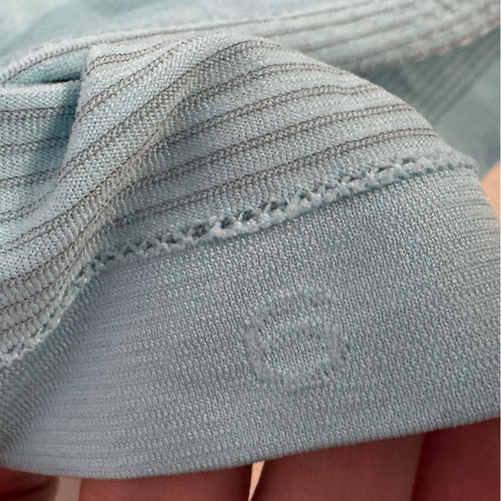 Lululemon Swiftly Tech Sky Blue Short Sleeve Tee shirt  size 6 - Picture 5 of 5